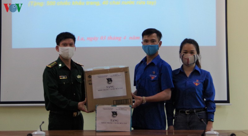 nguoi dan son la tiep suc luc luong tuyen dau chong dich covid-19 hinh 2