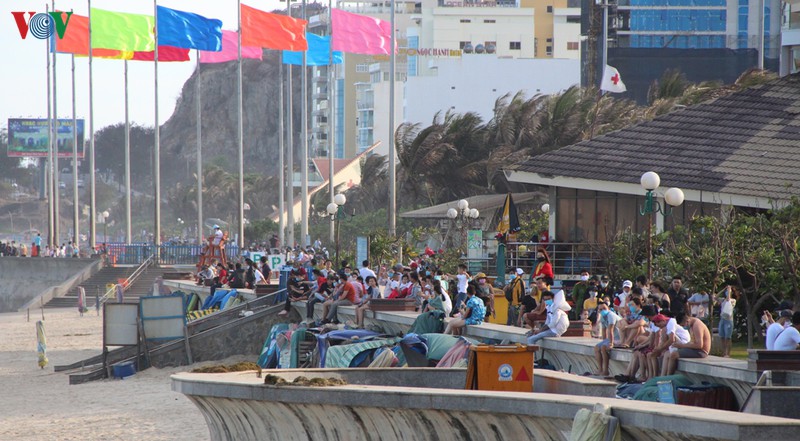 ngan chan hon 4.000 luot khach xuong cac bai tam tai vung tau hinh 2