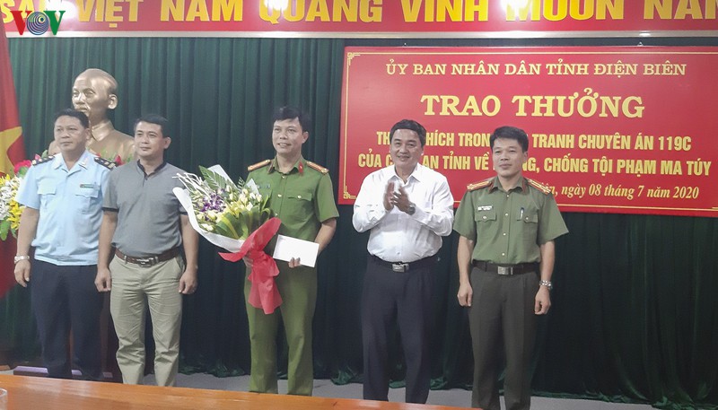 dien bien pha chuyen an 119c, bat 3 doi tuong, thu giu 54 banh heroin hinh 1
