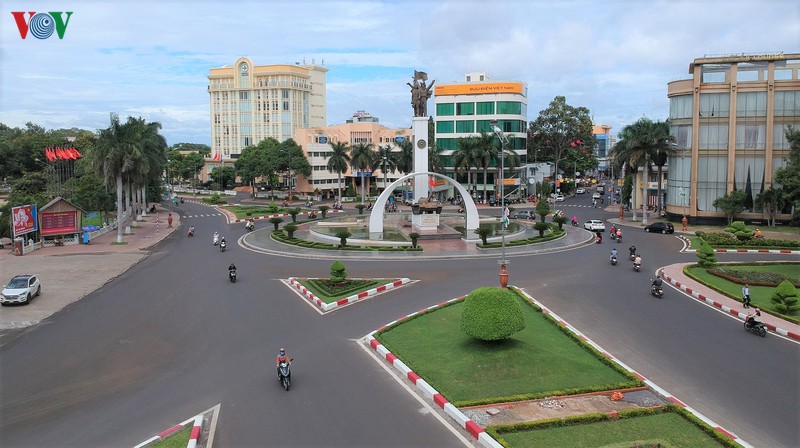 buon ma thuot song cham ngay dau cach ly phong chong dich covid-19 hinh 1