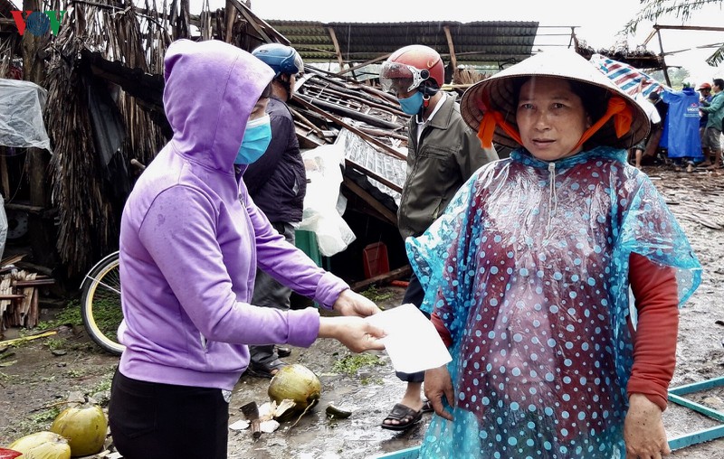 hang tram can nha bi sap, toc mai do mua dong o hau giang, kien giang hinh 4