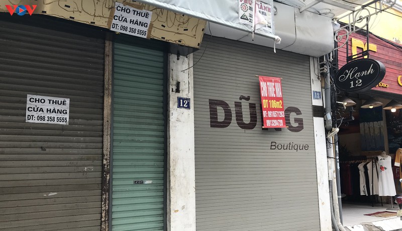 pho co ha noi treo day bien hieu sang nhuong, dong cua hinh 9