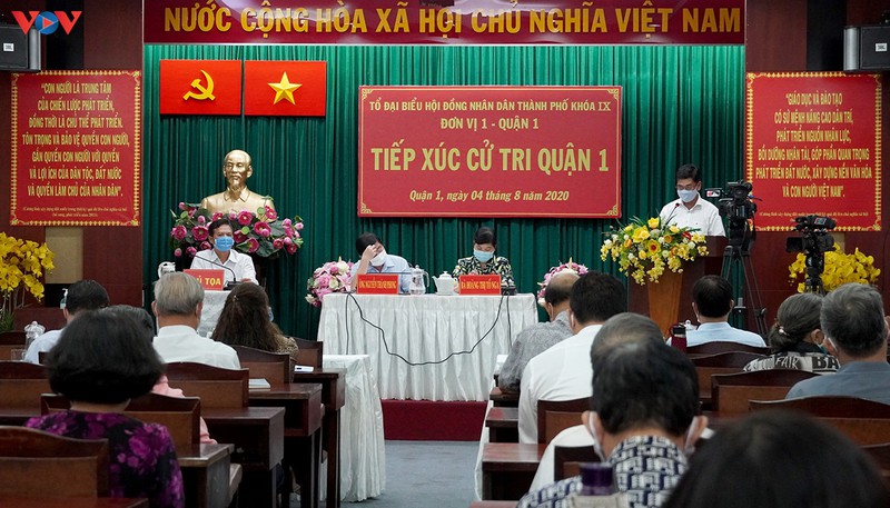 cu tri tphcm buc xuc tinh trang nguoi nuoc ngoai nhap canh trai phep hinh 1