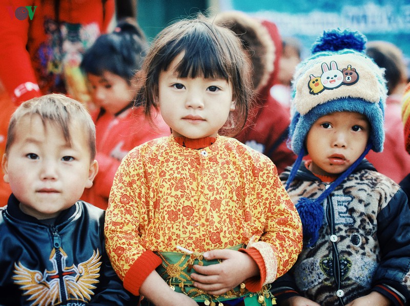 nhung nu cuoi hon nhien cua tre em vung cao ngay giap tet  hinh 7