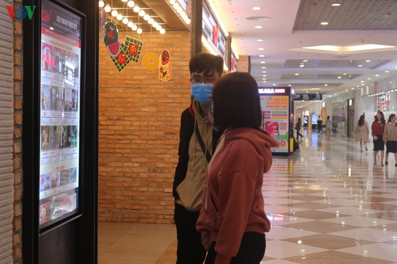 valentine mua dich covid-19, cac dia diem vui choi o ha noi vang nguoi  hinh 6