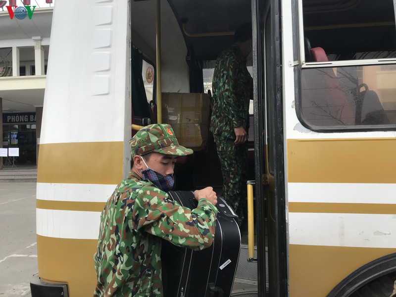 800 nguoi tro ve tu khu cach ly den ben xe my dinh de ve que hinh 1