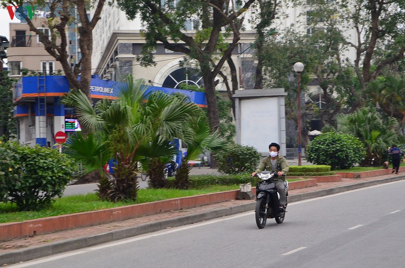đường xe buýt thành nơi thể dục, người dân hà nội vẫn chủ quan trước dịch  hình 9 duong xe buyt thanh noi the duc, nguoi dan ha noi van chu quan truoc dich  hinh 9