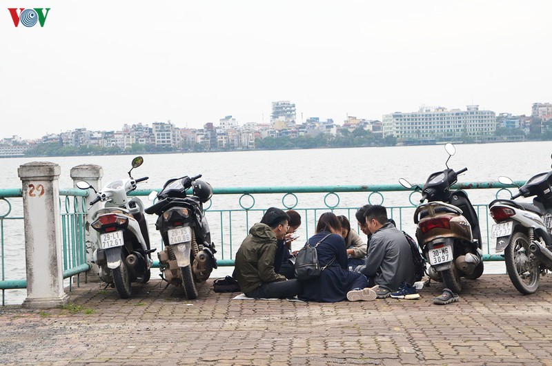 nguoi dan chu quan truoc dich, do ra ho tay "hong gio" dip cuoi tuan hinh 6