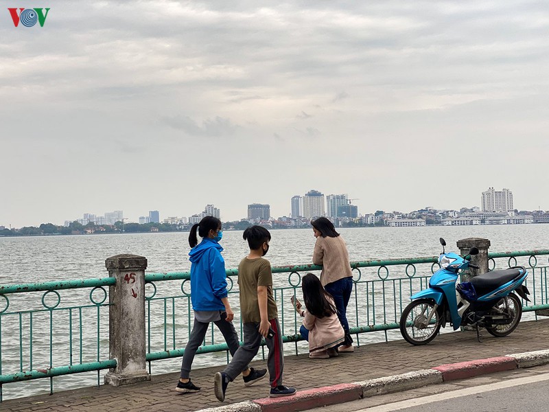 nguoi dan chu quan truoc dich, do ra ho tay "hong gio" dip cuoi tuan hinh 10