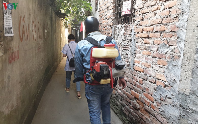 phun hoa chat dap dich sot xuat huyet tren dia ban ha noi hinh 1