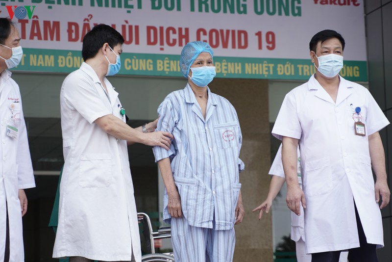 them 6 ca cong bo khoi benh covid-19, trong do co bn19 va bn52 hinh 1