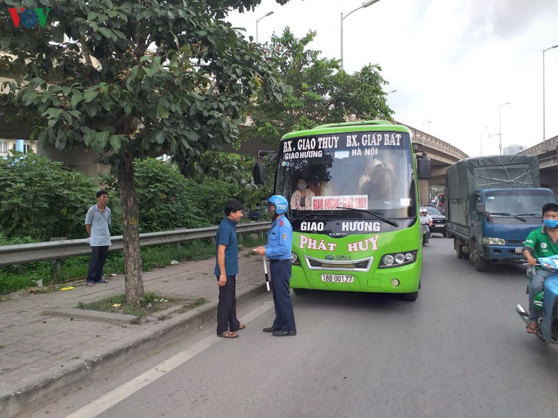 ha noi: xu phat gan 800 xe khach vi pham quy dinh van tai dot cao diem hinh 1