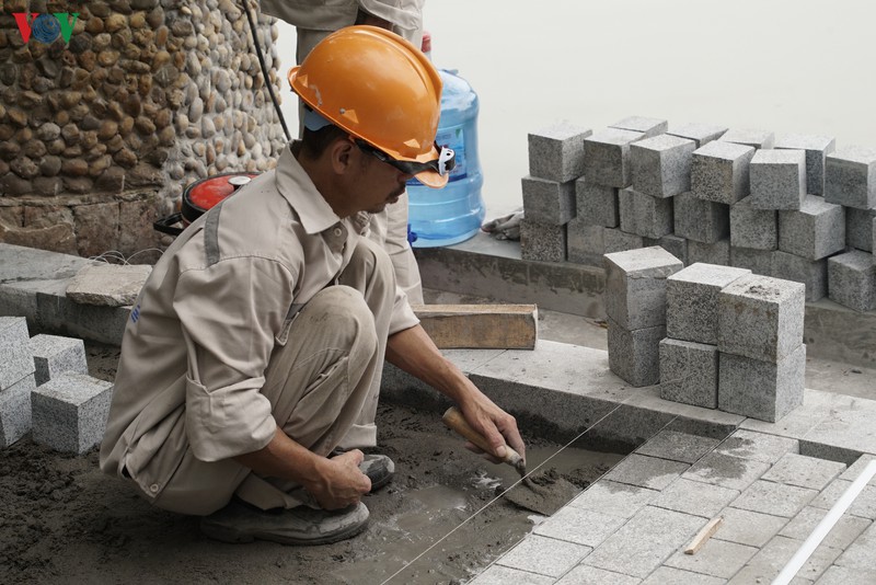 can canh cai tao via he, lat da hoa cuong quanh ho hoan kiem hinh 5