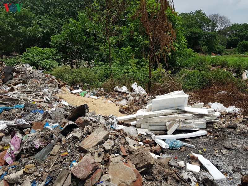 nang nong, bai rac tu phat o ha noi boc mui hoi thoi, dan buc xuc  hinh 2