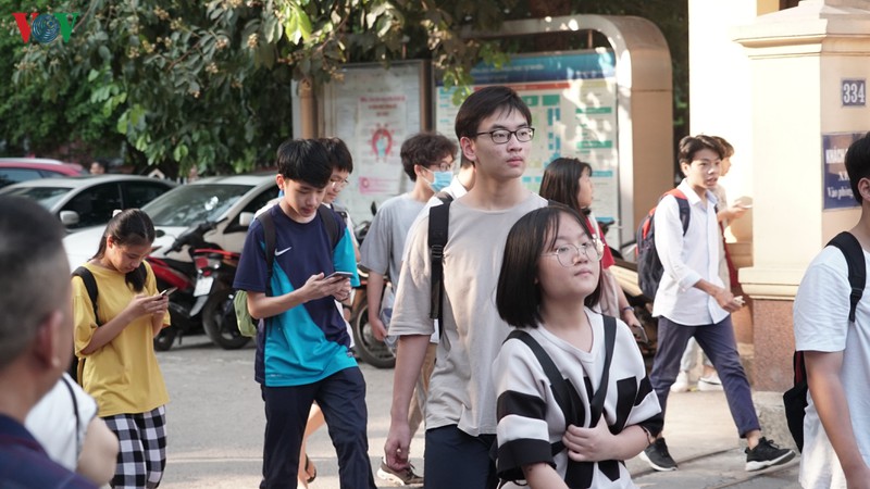 de thi chuyen vat ly lop 10 thpt chuyen khoa hoc tu nhien: kho va phuc tap hinh 2
