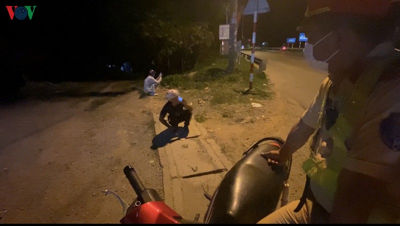 'ma men' bo xe, tron vao nha dan, khong chap hanh do nong do con hinh 2
