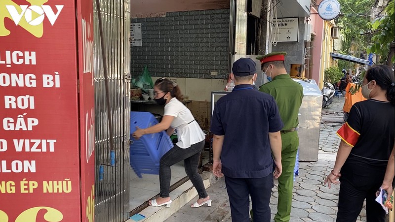 hang quan ha noi thiet lap "la chan" phong, chong dich covid-19 hinh 10