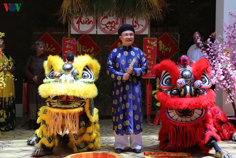 kieu bao australia quay quan don tet canh ty tai canberra hinh 1