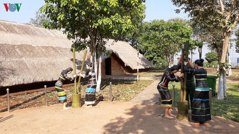ngay xuan am ap ben huong ruou can cua dong bao s’tieng hinh 1