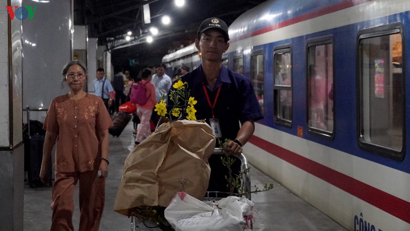 ga sai gon "thong thoang" bat ngo trong ngay 26 tet hinh 2