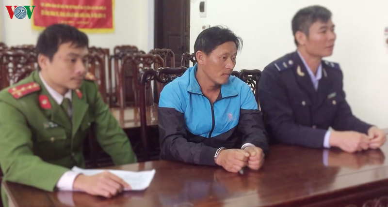 bat giu doi tuong van chuyen 5 banh heroin, 1.000 vien ma tuy hinh 1