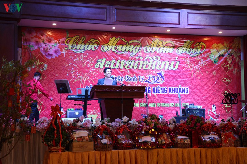 am ap tinh que viet tren dat ban lao hinh 1