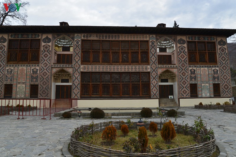 ve dep ky la va bi an cua azerbaijan - vien ngoc quy vung kavkaz hinh 6