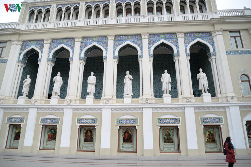 ve dep an tuong cua baku - thanh pho tho mong ben bo bien caspi hinh 12
