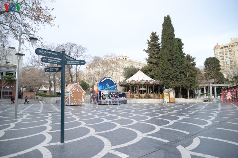 ve dep an tuong cua baku - thanh pho tho mong ben bo bien caspi hinh 13