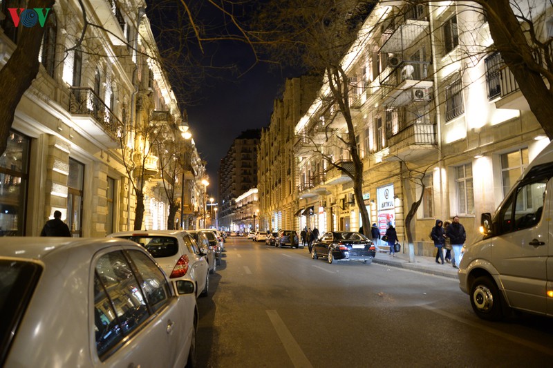ve dep an tuong cua baku - thanh pho tho mong ben bo bien caspi hinh 17