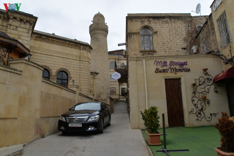 ve dep an tuong cua baku - thanh pho tho mong ben bo bien caspi hinh 10