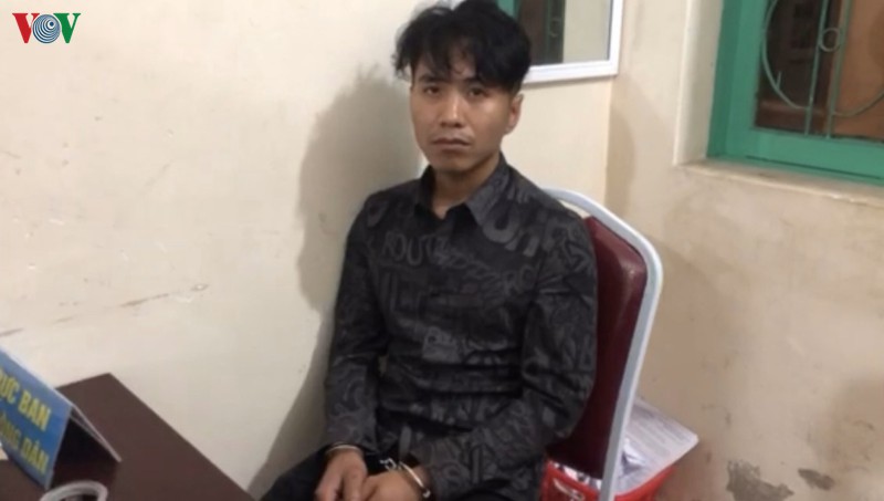 trom tau thuy 200 tan de ban lay tien tra no co bac hinh 1