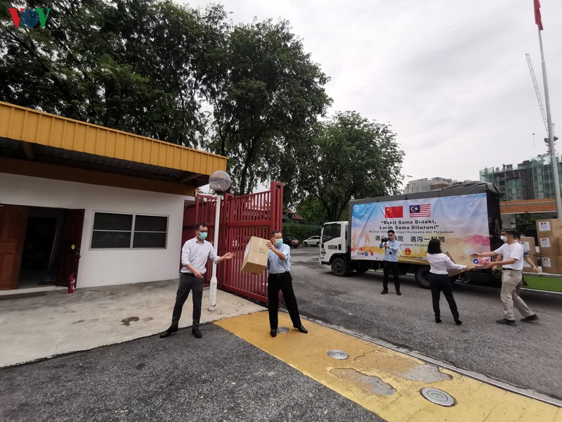 malaysia, thai lan nhan vien tro y te tu trung quoc hinh 1