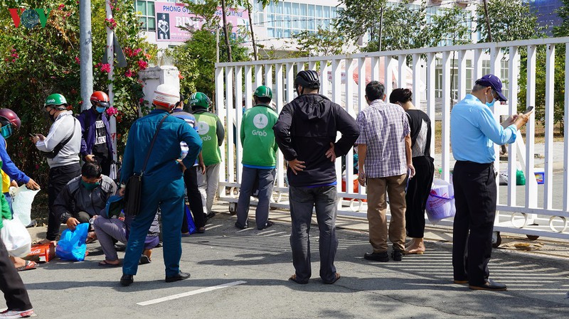 anh: luc luong chuc nang tan tinh phuc vu nguoi dan trong khu cach ly hinh 15