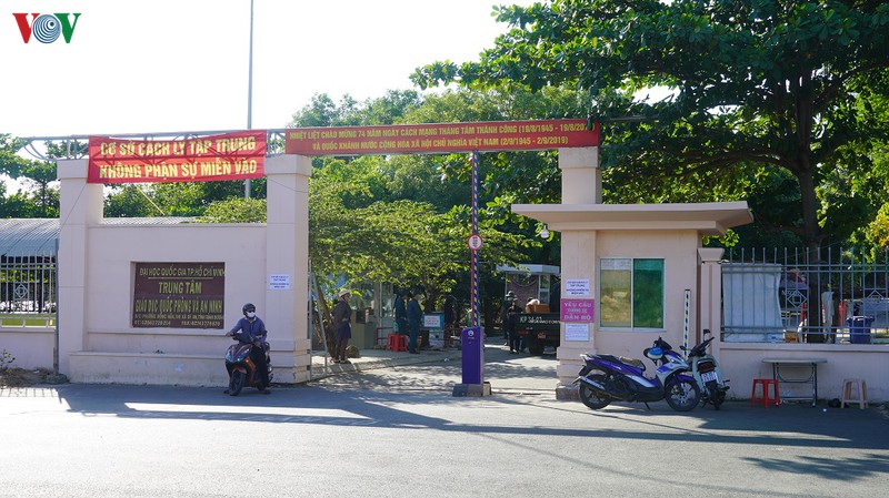 anh: luc luong chuc nang tan tinh phuc vu nguoi dan trong khu cach ly hinh 1