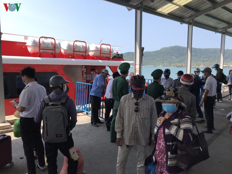 kien giang tam dung don khach du lich va hoat dong vui choi giai tri hinh 1