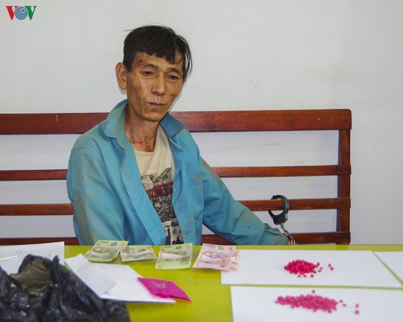 bat doi tuong nhap canh trai phep, mang ma tuy da tu lao ve viet nam hinh 1