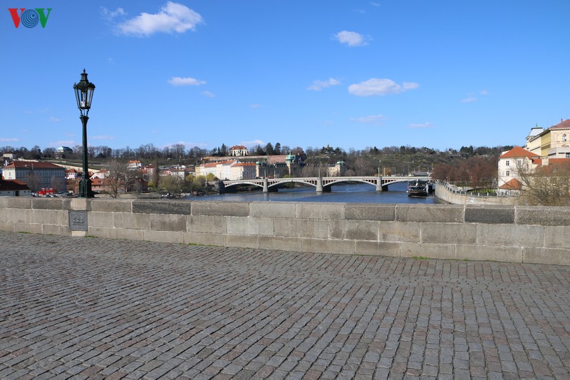 chum anh: buc tranh praha (sec) am dam giua dai dich covid-19 hinh 10