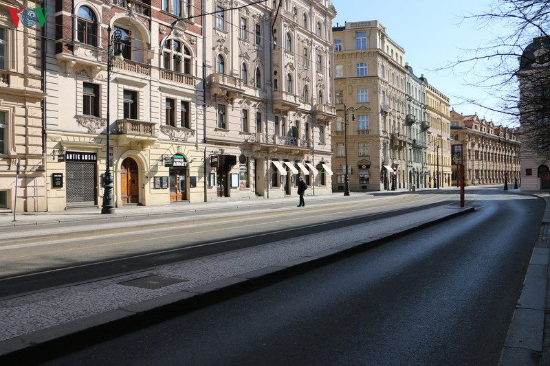 chum anh: buc tranh praha (sec) am dam giua dai dich covid-19 hinh 12