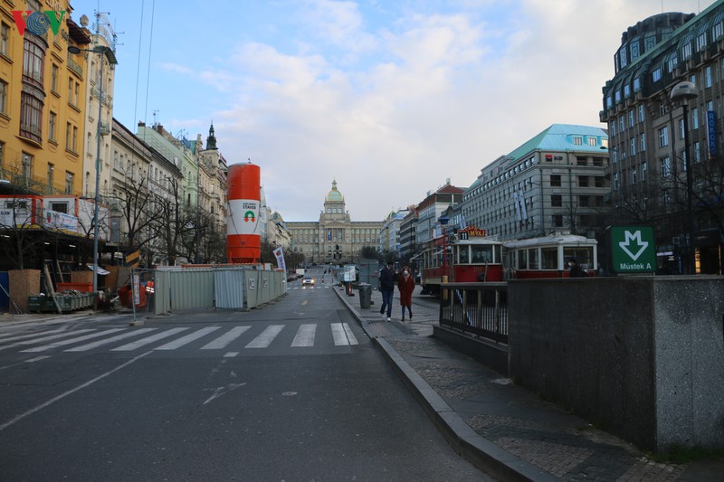 chum anh: buc tranh praha (sec) am dam giua dai dich covid-19 hinh 4