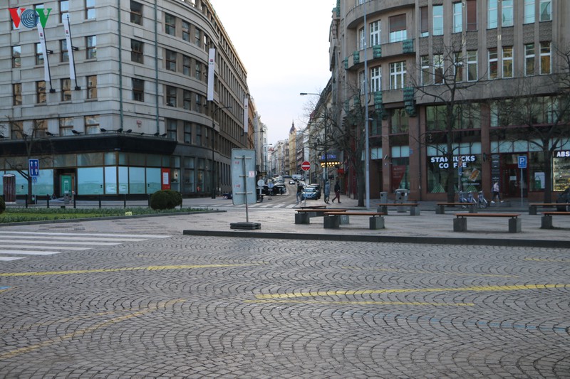 chum anh: buc tranh praha (sec) am dam giua dai dich covid-19 hinh 5