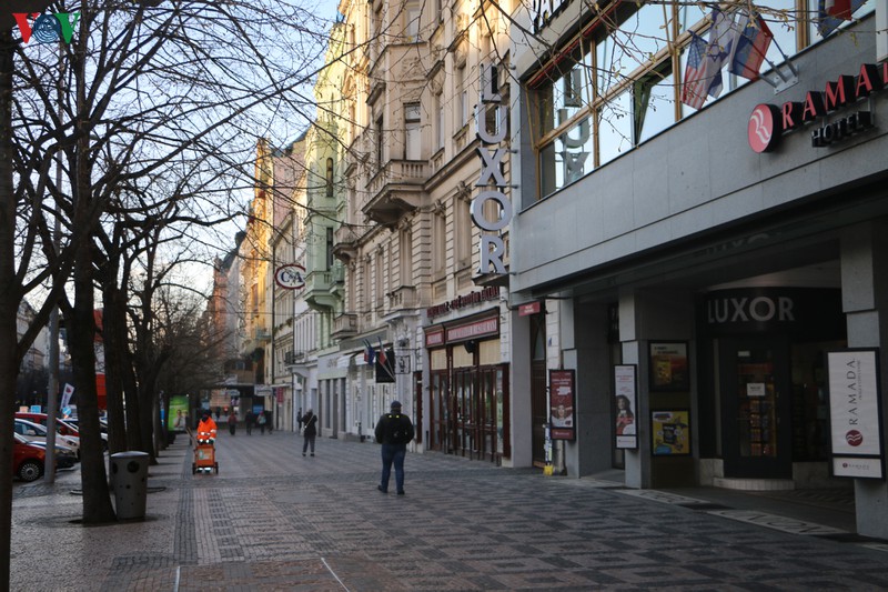 chum anh: buc tranh praha (sec) am dam giua dai dich covid-19 hinh 6