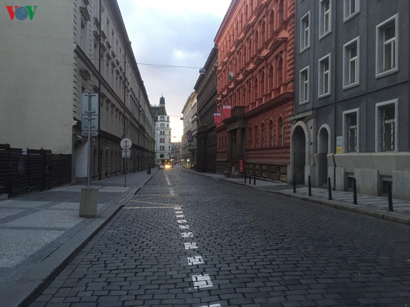 chum anh: buc tranh praha (sec) am dam giua dai dich covid-19 hinh 8