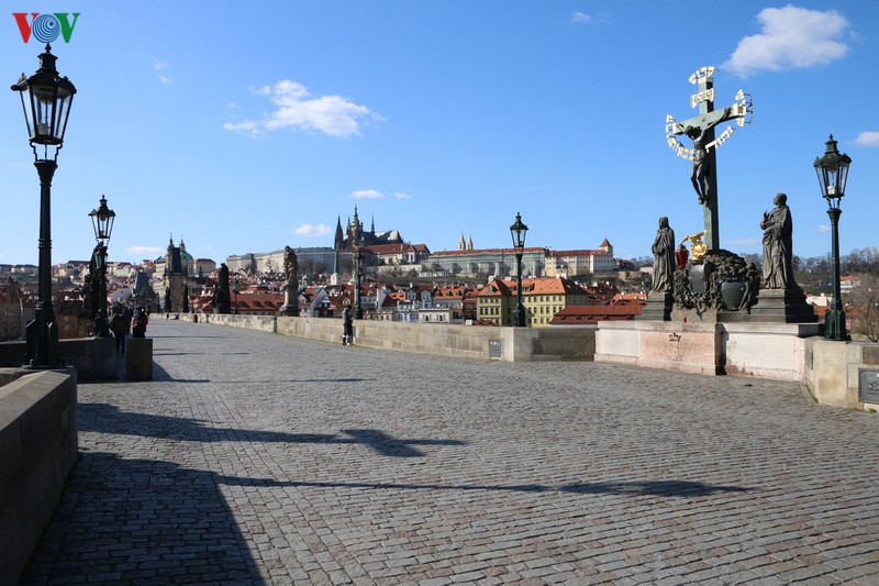 chum anh: buc tranh praha (sec) am dam giua dai dich covid-19 hinh 9