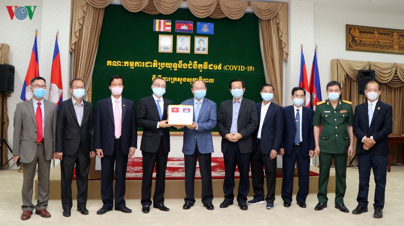 viet nam va campuchia doan ket chong dich benh covid-19 hinh 2