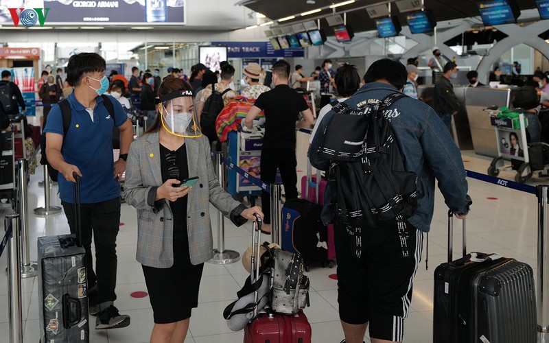 dua 300 cong dan viet nam tu thai lan ve nuoc hinh 2