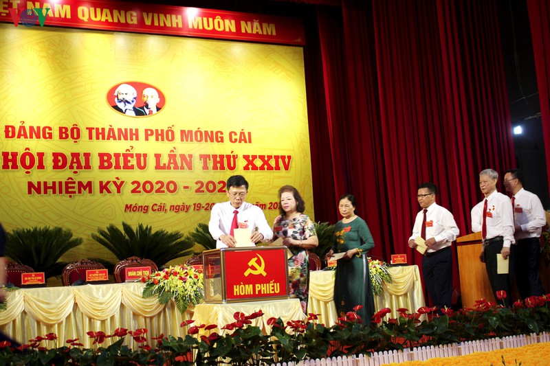 dang vien ung ho quang ninh bau truc tiep bi thu tinh uy tai dai hoi hinh 1