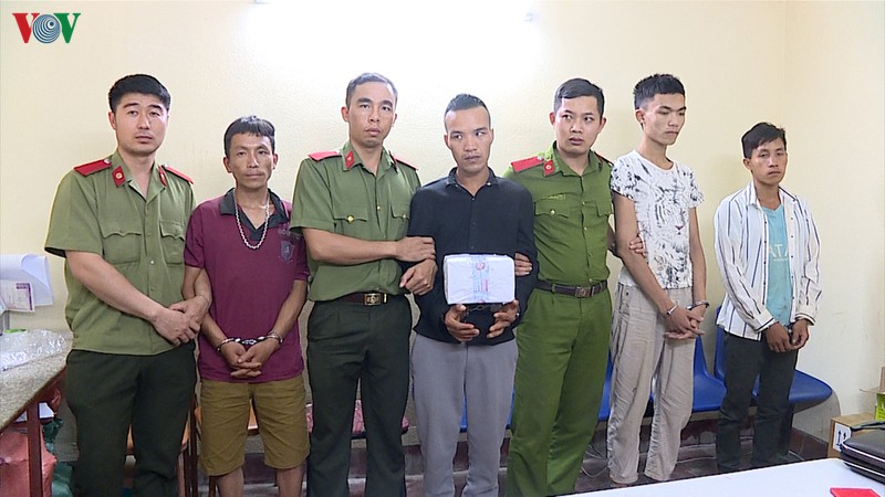 bat giu 5 doi tuong mua ban trai phep chat ma tuy hinh 1