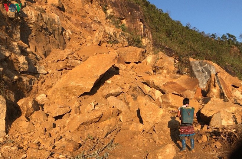 lai chau ach tac giao thong nghiem trong do sat lo hinh 2