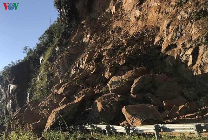 lai chau ach tac giao thong nghiem trong do sat lo hinh 1